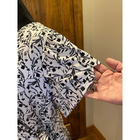 A.U.W. Blouse Plus size 3X  Top Wrap  with Cap Sleeve White w/ Black Pattern - Picture 3 of 7